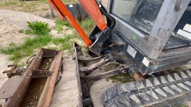 Køb Hitachi ZX18 minigraver 441422 på Klaravik.dk смотреть онлайн