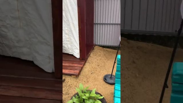 Душ и туалет необходимы для строителей ... смотреть онлайн