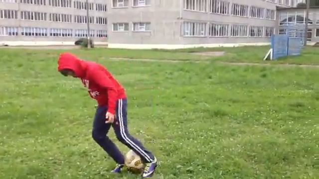 Футбольный финт радуга