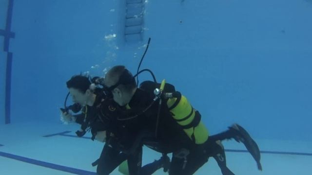 4 часть 5 модуля ОВД Лариса и Алексей помогает дайвмастер Елена смотреть онлайн