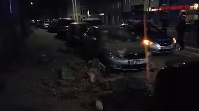 Wrocław . Spadł balkon . Ulica Traugutta . Вроцлав . Упал балкон . 12.05.2017 смотреть онлайн