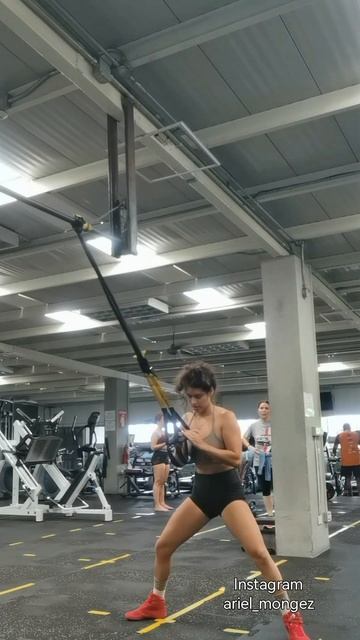 Sumo Squat TRX смотреть онлайн