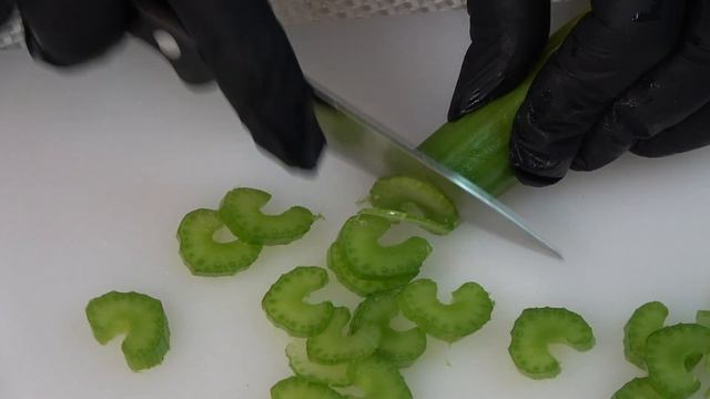 Se hai patate e pesto in casa. È così delizioso che lo cucino quasi tutti i giorni ! INSALATA LIGHT смотреть онлайн