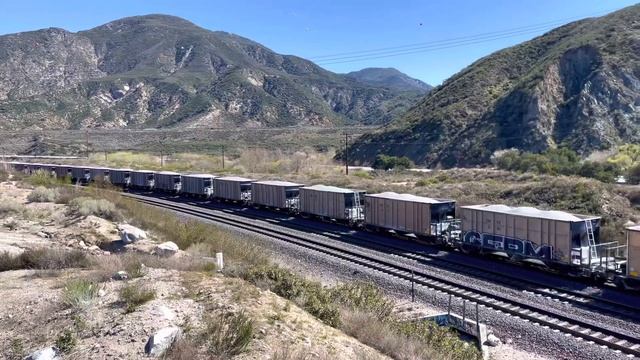 BNSF Cement Aggregate Train. You Can Literally Hear The Weight Of This BEAST! Spectacular View! смотреть онлайн