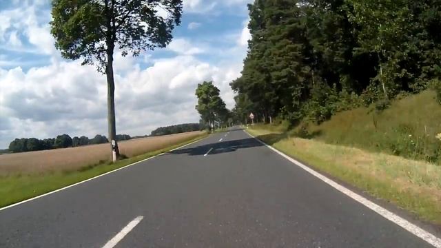 Mit der BMW 700 GS mal wieder nach den Bienen schauen, aber diesmal auf Umwegen. смотреть онлайн