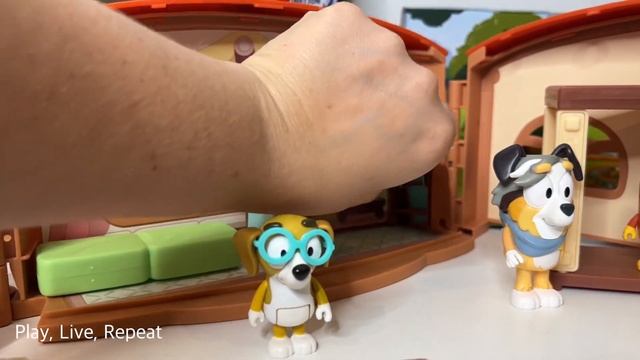 Unboxing . . New Bluey Toys School House Adventure City #unboxing #bluey #blueyseason3 смотреть онлайн