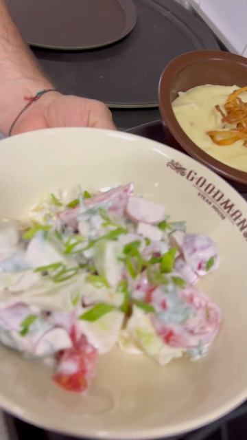 Рібай стейк з салатом ;) (стейк-хаус ГУДМАН, Київ, вул.Жилянська 75)