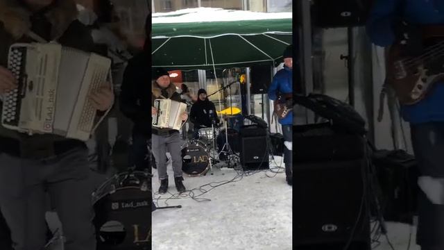—20° Пацаны вапще ребята исполняют ЛЮБИМКУ смотреть онлайн
