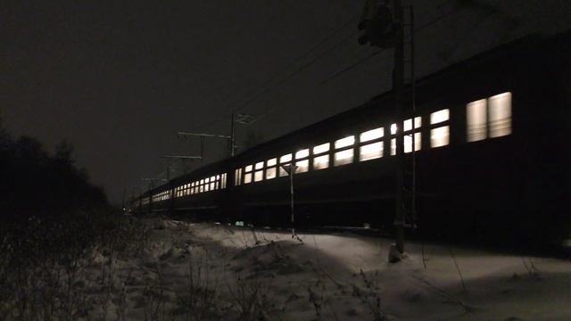 Отправление электропоезда ЭР2Т-7194 от о.п.Дубочки.(Пригородный поезд сообщением С-Пб-Калище) смотреть онлайн