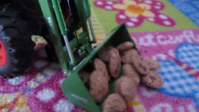 Siku Fendt i John Deere смотреть онлайн