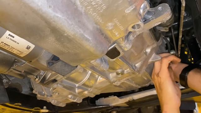 MINI F60 Countryman - Manual Transmission Fluid Change смотреть онлайн