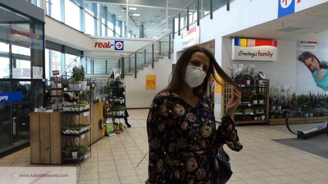 MINI DRESS, STOCKINGS and HIGH HEELS - Walk in Public | Kats little world смотреть онлайн
