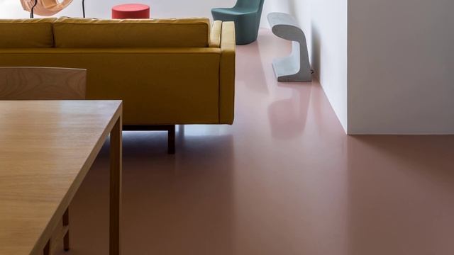 Charming Interior Design: Unique Color Palette Combinations in an Art-Influenced Apartment смотреть онлайн