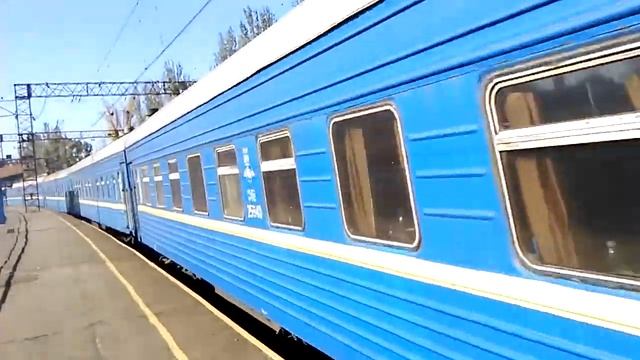 Электровоз ЧС7-291 с поездом Львов-Мариуполь проследует платформу 193 км, Днепропетровск, Украина смотреть онлайн