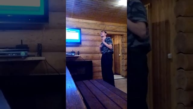 Пока танцует на работе.Базу топит