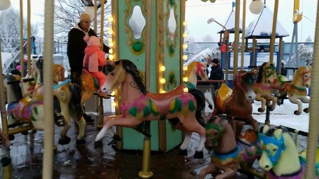 Вика в развлекательном центре/Vika in the entertainment center смотреть онлайн