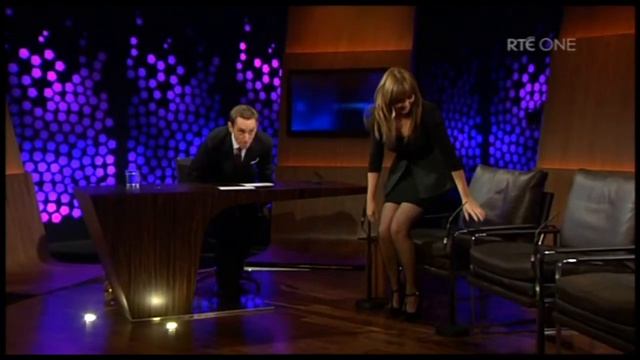 Carol Vorderman - Tight Short Black Dress & Seemed Sheer Tights Style смотреть онлайн