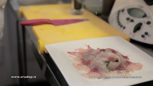 CRU.DOP - CARPACCIO DI OMBRINA CON GRANELLA DI PISTACCHIO DI BRONTE di Nestor Grojewski смотреть онлайн