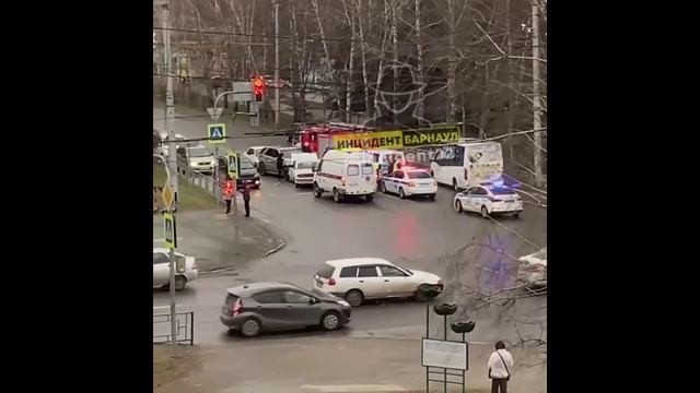 Авария в Барнауле на перекрестке 50 лет СССР и Георгиева смотреть онлайн