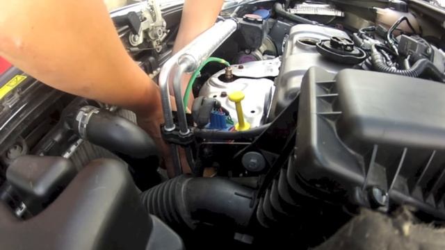 Peugeot 206+ : Comment remonter le filtre à huile смотреть онлайн