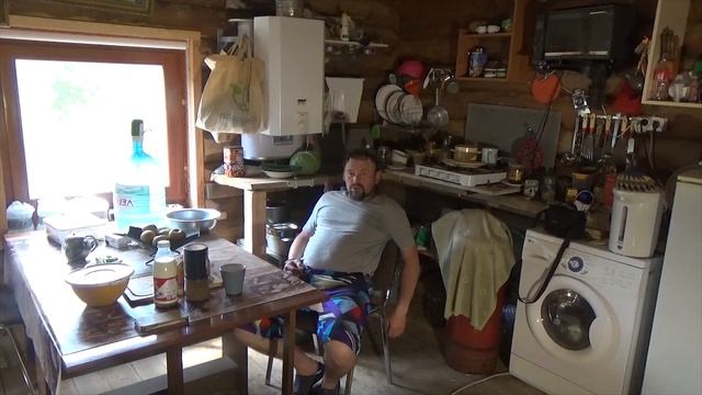 Соседу Сажаем Огород - Сосед Играет на Вальторне - Укладываю Доски - Монтирую Розетку в Бытовке смотреть онлайн