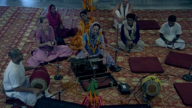 Radha Premdan Kirtan lead by Vasanta Ranjani Dasi смотреть онлайн