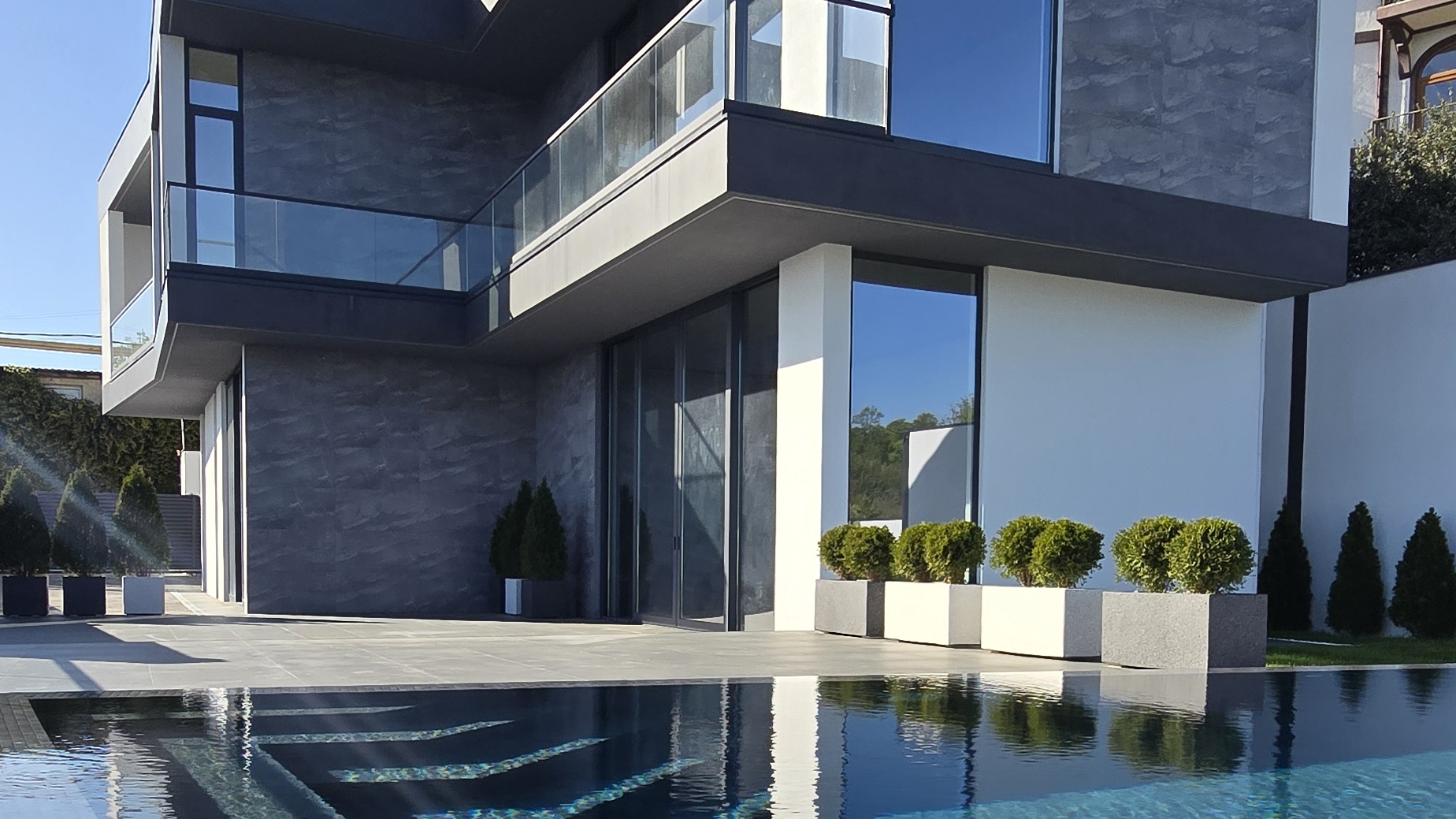 Роскошная вилла с инфинити бассейном и потрясающими видами на море смотреть онлайн