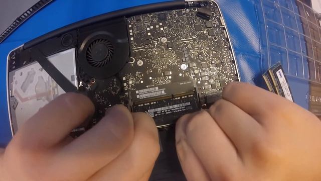 MacBook Pro RAM Upgrade Tutorial 13" Unibody Mid 2012 (8GB to 16GB) смотреть онлайн