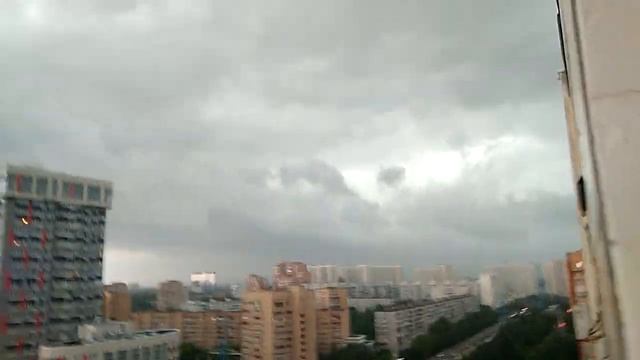 Успела до дождя сходить за продуктами...