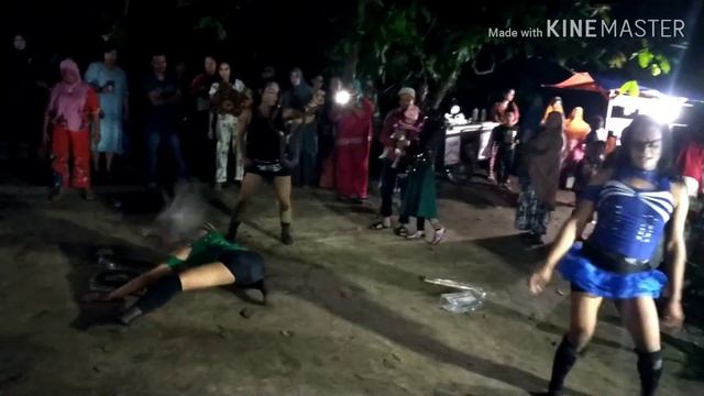 Atraksi Tari Ular yang gak nonton Nyesel смотреть онлайн