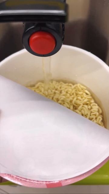 Eating Only 🎀 PINK 🎀 Items At The #koreanconveniencestore