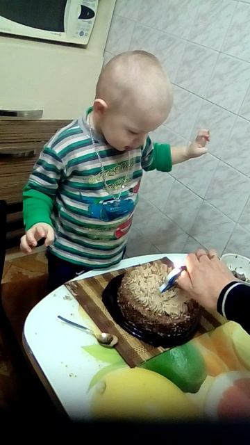 Андрюша задувает свечу смотреть онлайн