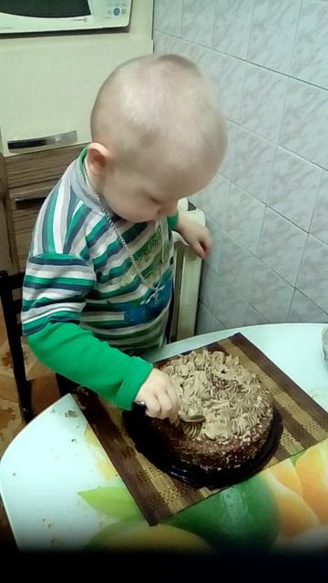 Андрей кушает торт смотреть онлайн