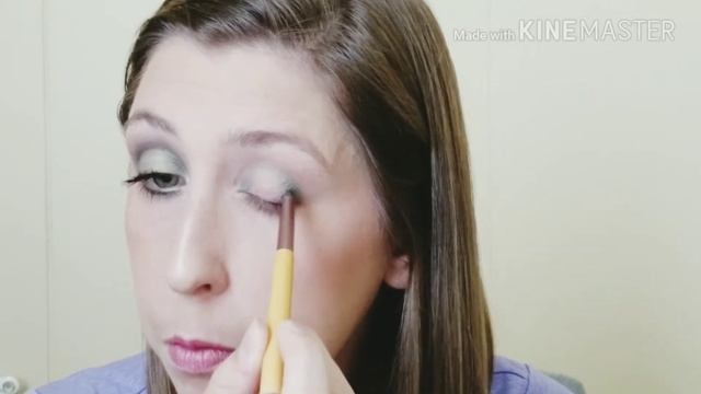 LA colors 16 color eyeshadow pallet! Green eye tutorial. смотреть онлайн