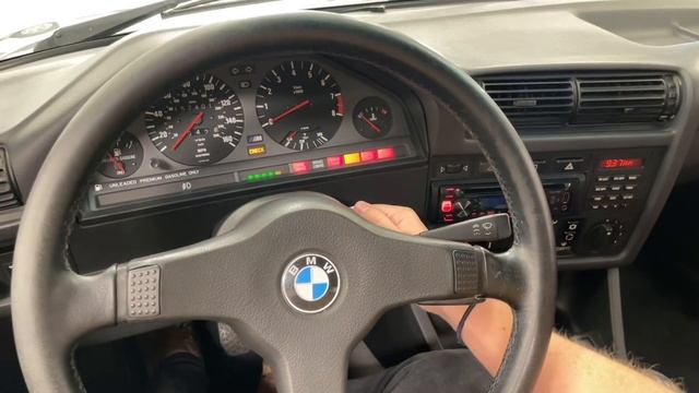 BMW E30 M3 - Salmon Silver Metallic - Walkaround смотреть онлайн