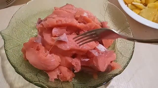 Жареная картошечка с красной рыбой