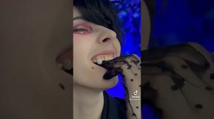 Элла попросила Джаспера обратить ее в вампира