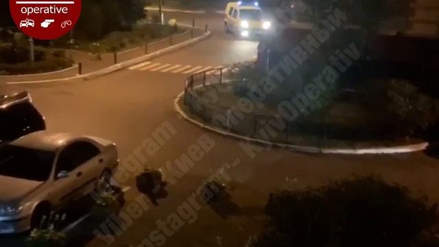 в киеве прямо во дворе дома мужчину затолкали в машину смотреть онлайн