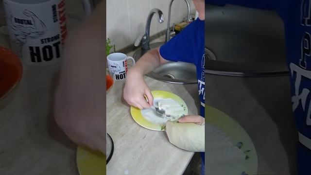 Приготовление клубничного коктейля