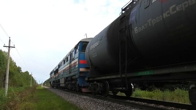 Неспешный 2ТЭ116-898 с наливным грузовым поездом смотреть онлайн