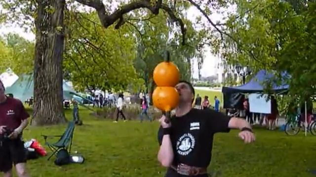 Tricks with Kettlebells part 2 Трюки с гирями часть 2 Lescinskis Maris смотреть онлайн