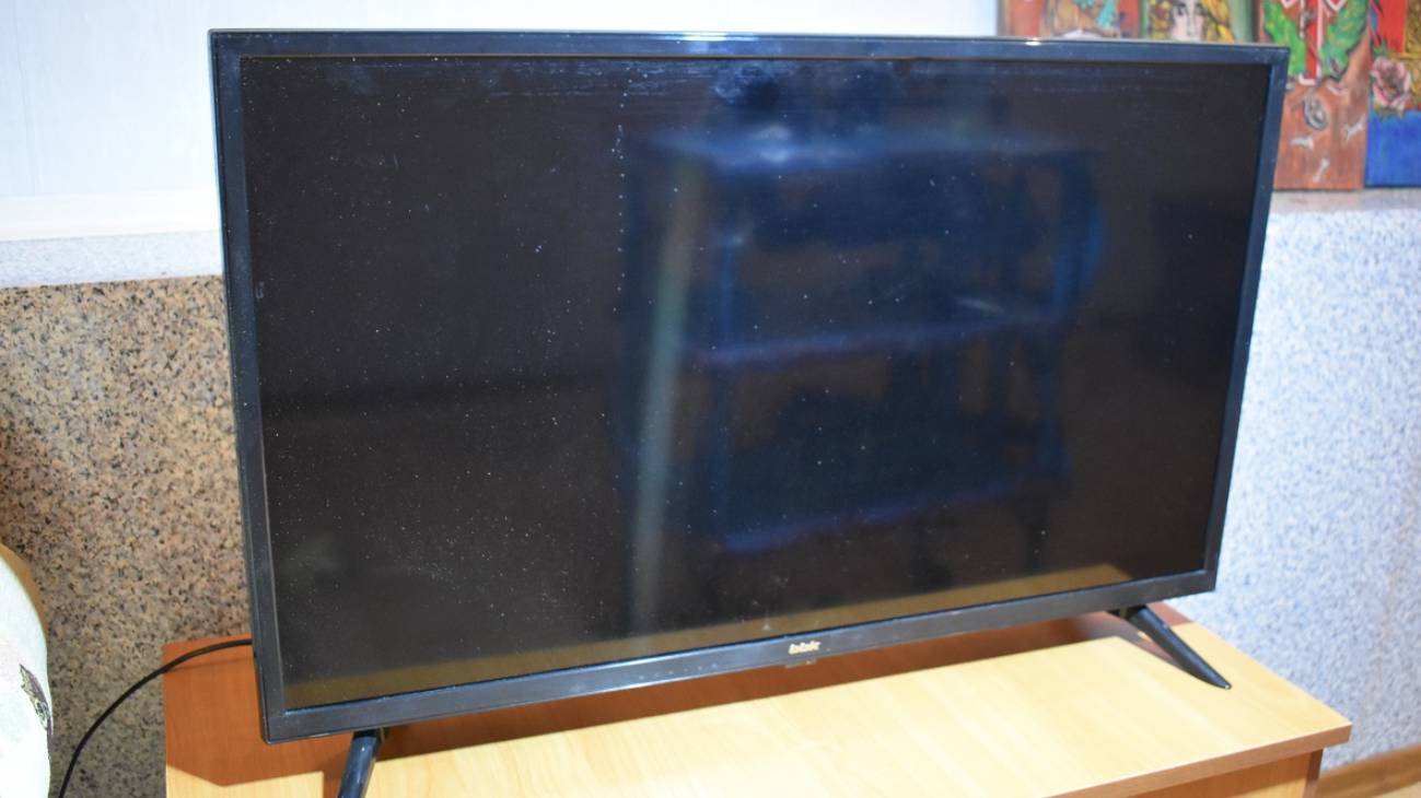 Нет подсветки на телевизоре / Уменьшение тока / Телевизор BBK