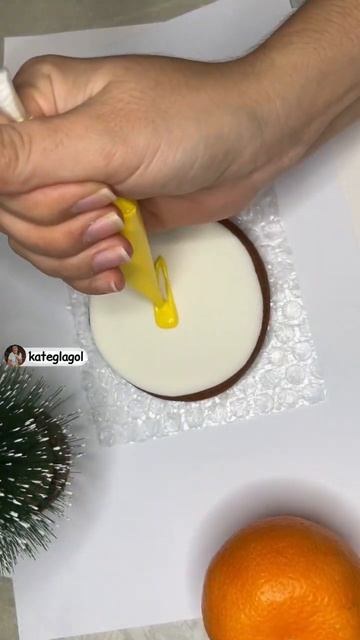 Crazy Snowman☃️ #foodart #christmascookies #gingerbread #satisfying #icingcookies #kateglagol