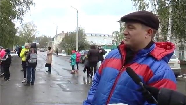 Взрывы, стрельбы и крики "ура!" в центре города смотреть онлайн