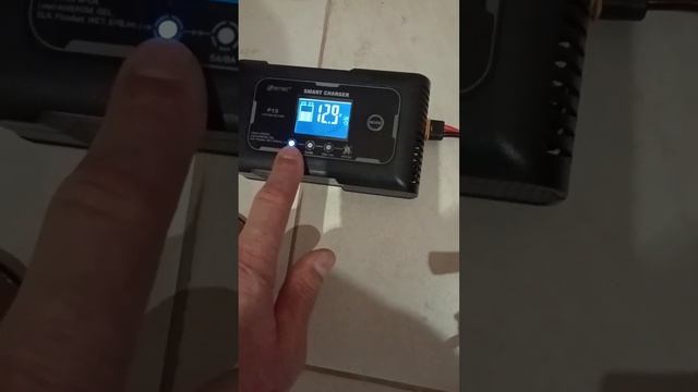 Зарядное для акумулятора SMART CHARGER смотреть онлайн