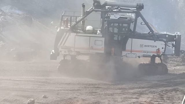 A Wirtgen 2200 Surface Miner being смотреть онлайн
