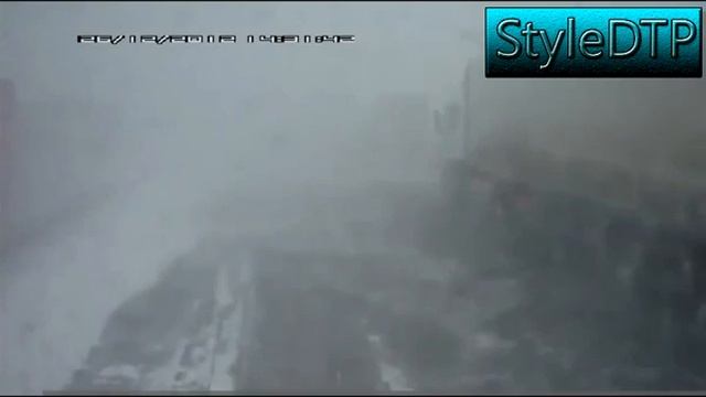 Водитель чудом уцелел убежав от фуры смотреть онлайн
