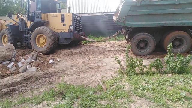 Камаз вытаскивает погрузчик смотреть онлайн