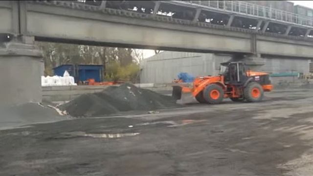 Пыление при разгрузке щебня из полувагонов смотреть онлайн