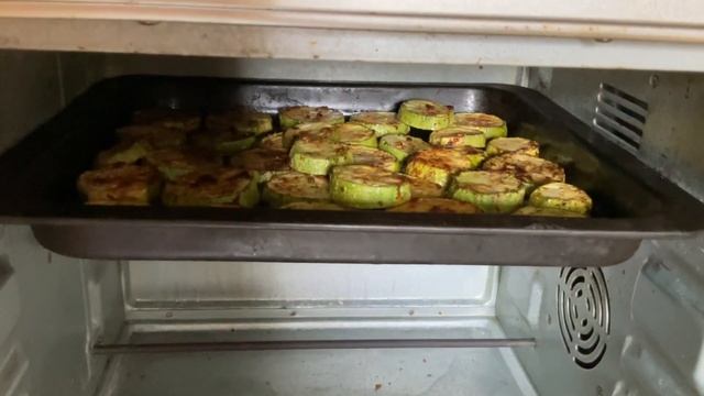 Кабачки в духовке как жареные, но полезнее